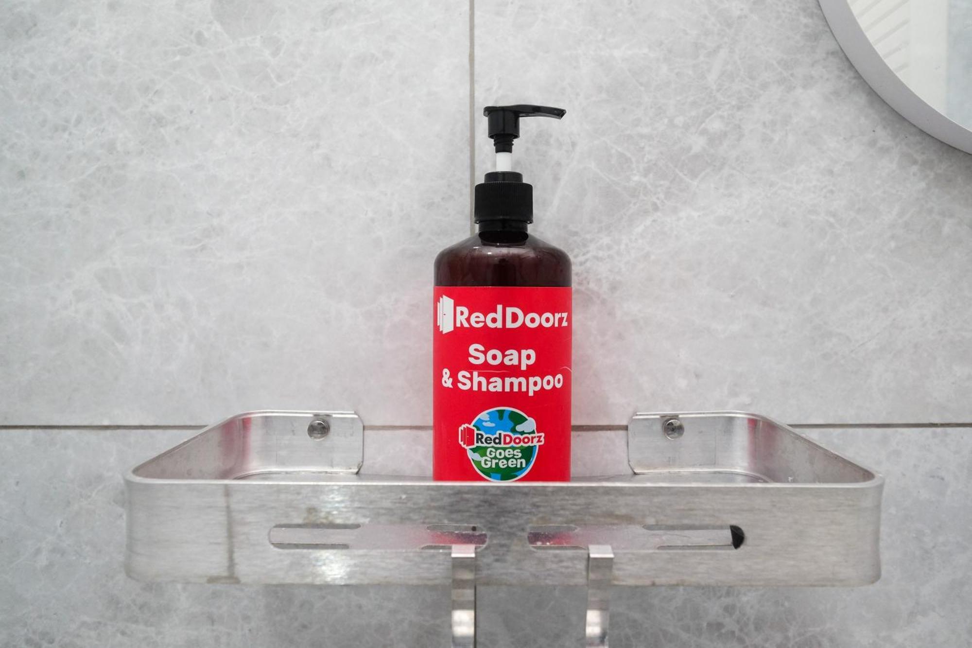 Reddoorz Near Exit Tol Hotel 2*