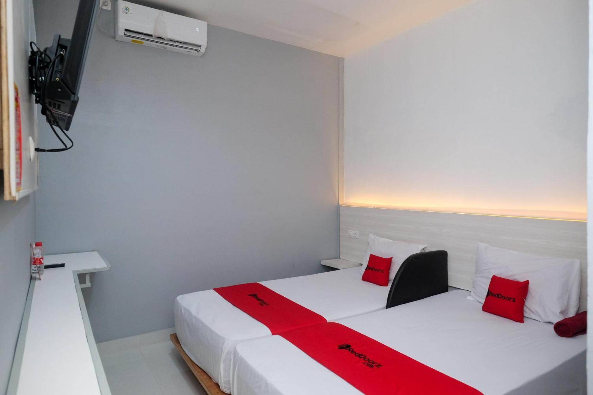 Hotel Reddoorz Near Exit Tol 2*