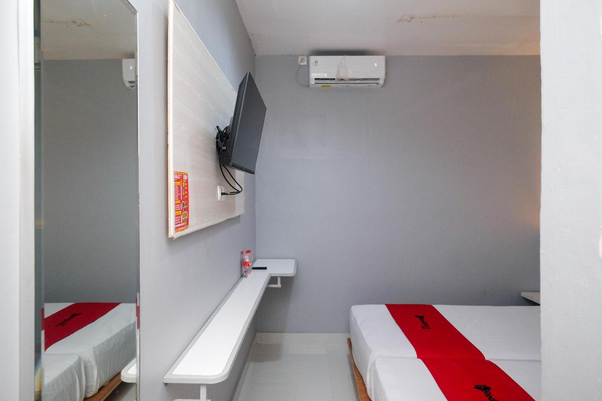 Reddoorz Near Exit Tol Hotel 2*